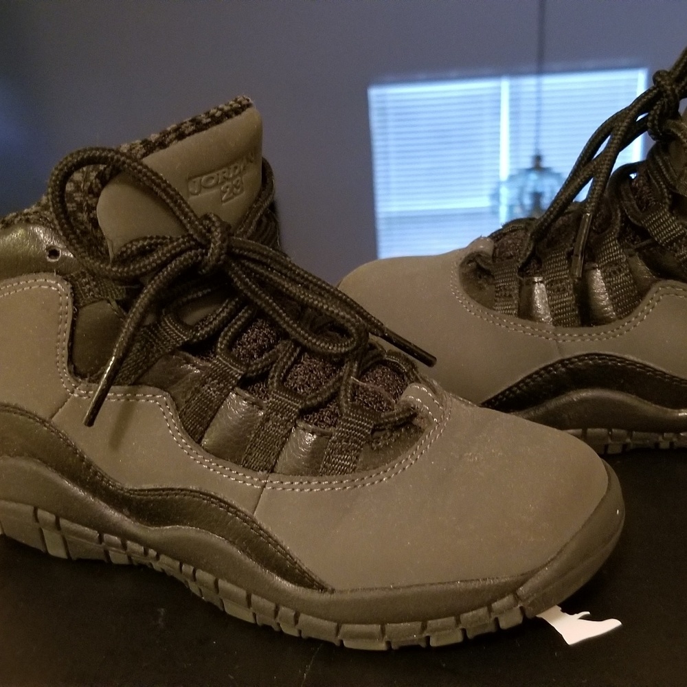 Jordan Jordan Retro 12c Dark Grey

(1)